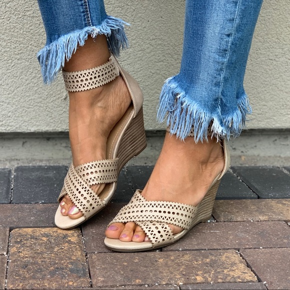 Distressed Cream Cut Out Details Wedge Sandal - Picture 3 of 8